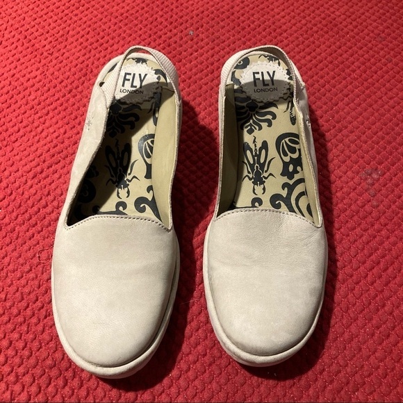 FLY LONDON Sz 39 Whit Pull On Leather Upper Made in Portugal  Sandals - Picture 2 of 9